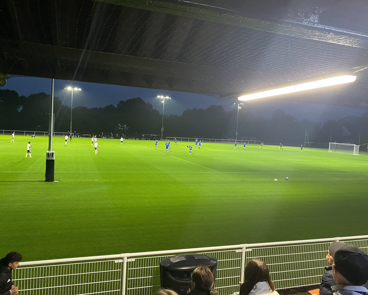 U21 action for me tonight… ⚽️ ⚪️ Fulham (2) v Everton (0) 🔵 - 18 yo #EFC winger, Stanley Mills, was the best player on the pitch in the 1st half, made Fulham change to a 5atb for the 2nd half where they managed to nullify him - Beauty of a goal from Dibley-Dias for #FFC too