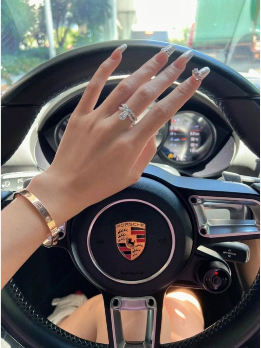 HAPPY WEEKEND🤍🖤