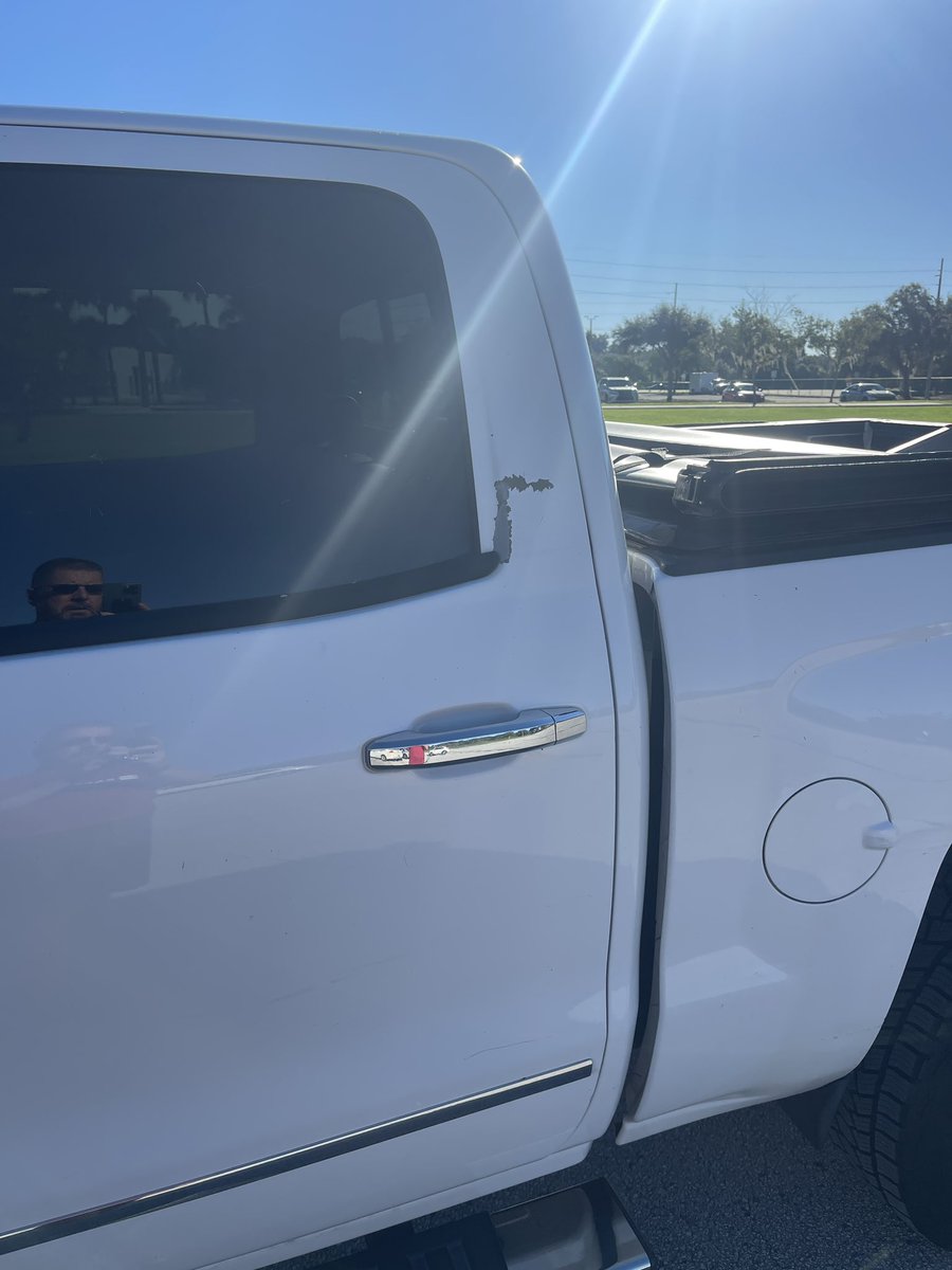 Dek31m's tweet photo. @chevrolet when are you going to fix the thousands of trucks with paint peeling? This is ridiculous. Chevrolet has know about this issue for a long time. (Even admitted it) STAND BEHIND YOUR PRODUCT!!!!!!! https://t.co/gvwjEpY0ny