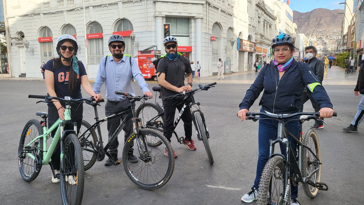 Ya estamos preparados para comenzar la cicletada por el #DíaSinAuto 🚲

¡Aún alcanzas a llegar! Te esperamos en la esquina de Prat con San Martín. 📍