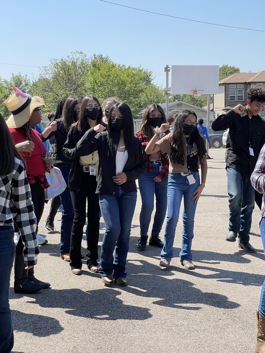 Moorebettabluze's tweet photo. #showupdallasisd DESA showed up! https://t.co/uJbzTPVj3b