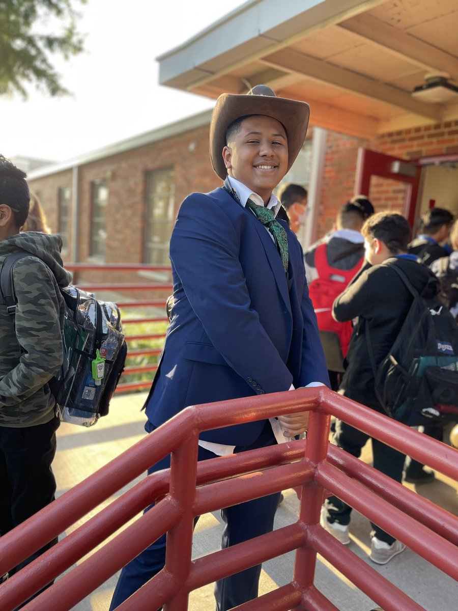 Moorebettabluze's tweet photo. #showupdallasisd DESA showed up! https://t.co/uJbzTPVj3b