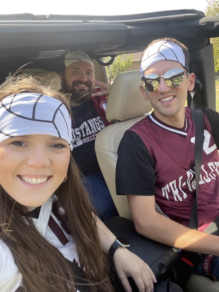 TVMustangsVB's tweet photo. Happy Homecoming Mustang Nation! We had a blast at today’s parade - hoping the football team can bring home a W tonight!
#MustangPride #BeatWC https://t.co/uXhhRINjsB