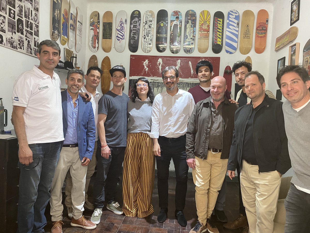 xana_rod's tweet photo. Junto a @SebasGalmarini visitamos la fábrica Whiro, que produce Skates para todo el país 😮🛹

Además conversamos e intercambiamos ideas junto a industriales de San Martín 🏭

¡Gracias Sebas por acompañarnos siempre! 🙌🏻 https://t.co/qESSDOHHGR