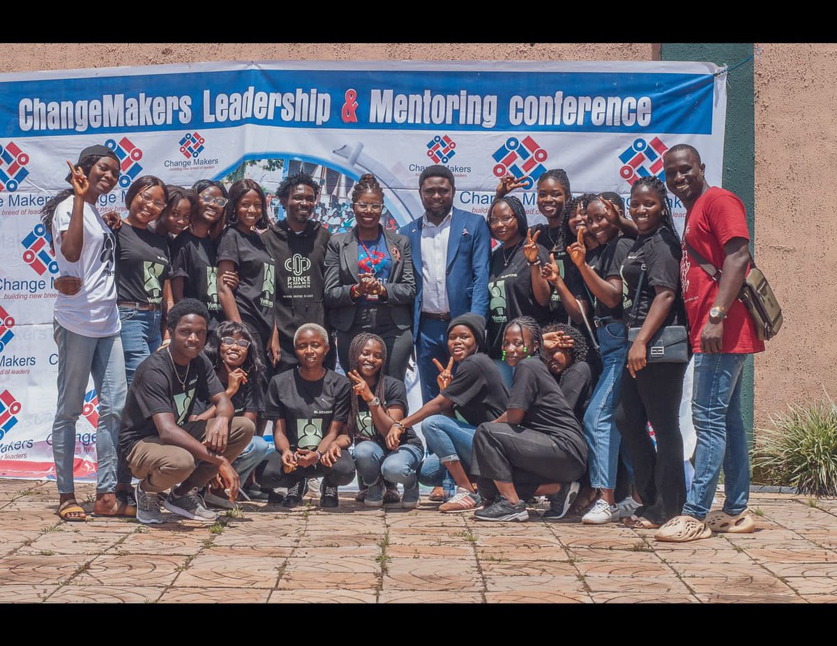 Princeponfa's tweet photo. We are committed and dedicated to raising a generation of young girls and women tech leaders.

With the @Yenbyenorg fellows at the Changemakers leadership and mentoring conference 2022.

#YenbyenFellowship https://t.co/74gEjFelxf