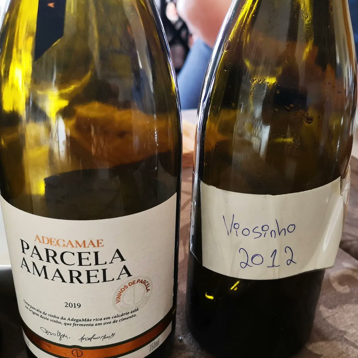 Dois belos Viosinhos atlânticos da Adega Mãe.
O single vineyard Parcela Amarela e a primeira colheita de Viosinho da casa, que chega aos dias de hoje com grande classe.
#vinho #lisboa #portugal