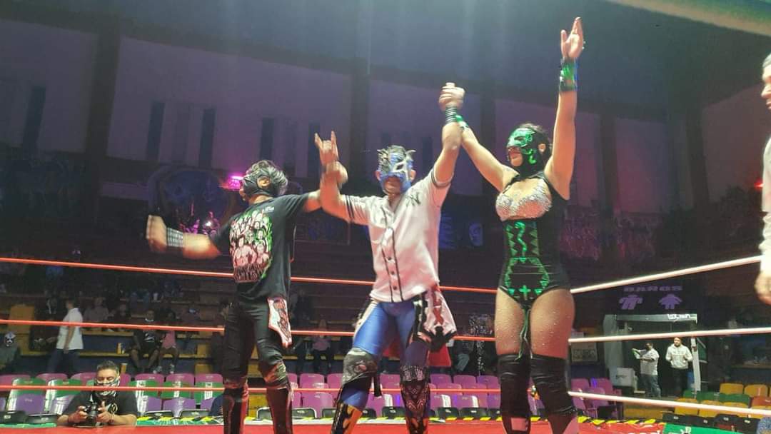 LaTijeraLucha's tweet photo. #Moría, #Drolux y #Therius ponen fin a las aspiraciones de #KidArmy, #ArmyBoy y #Dheyna llevándose la tercera batalla en una ágil lucha desde la majestuosa #ArenaNeza con #InvasionIndy y #Promociones 915-656...
#latijeraluchalibre https://t.co/No9y5w5xdu