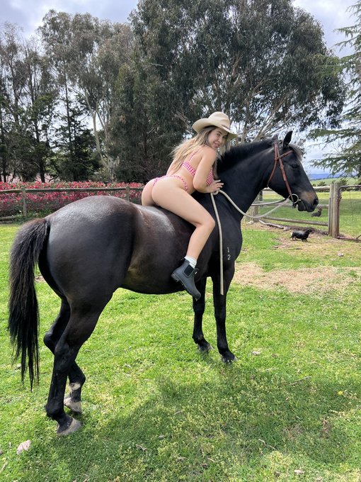 I&rsquo;m at a farm this weekend! https://t.co/sYf8RRgPRs