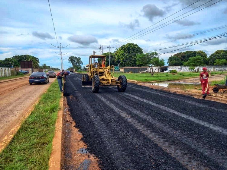 Hernanrodrigz76's tweet photo. Llegó el asfaltado a la nueva Ciudad del sur de Anzoátegui, son más de 500 toneladas para la Guzmán Blanco. Con el apoyo del gobernador Luis Marcano vamos por la renovación de Ciudad Orinoco. Pendientes porque lo que viene, es bueno.

#ElOrinocoYElMagdalena https://t.co/mVY6PvkpX2
