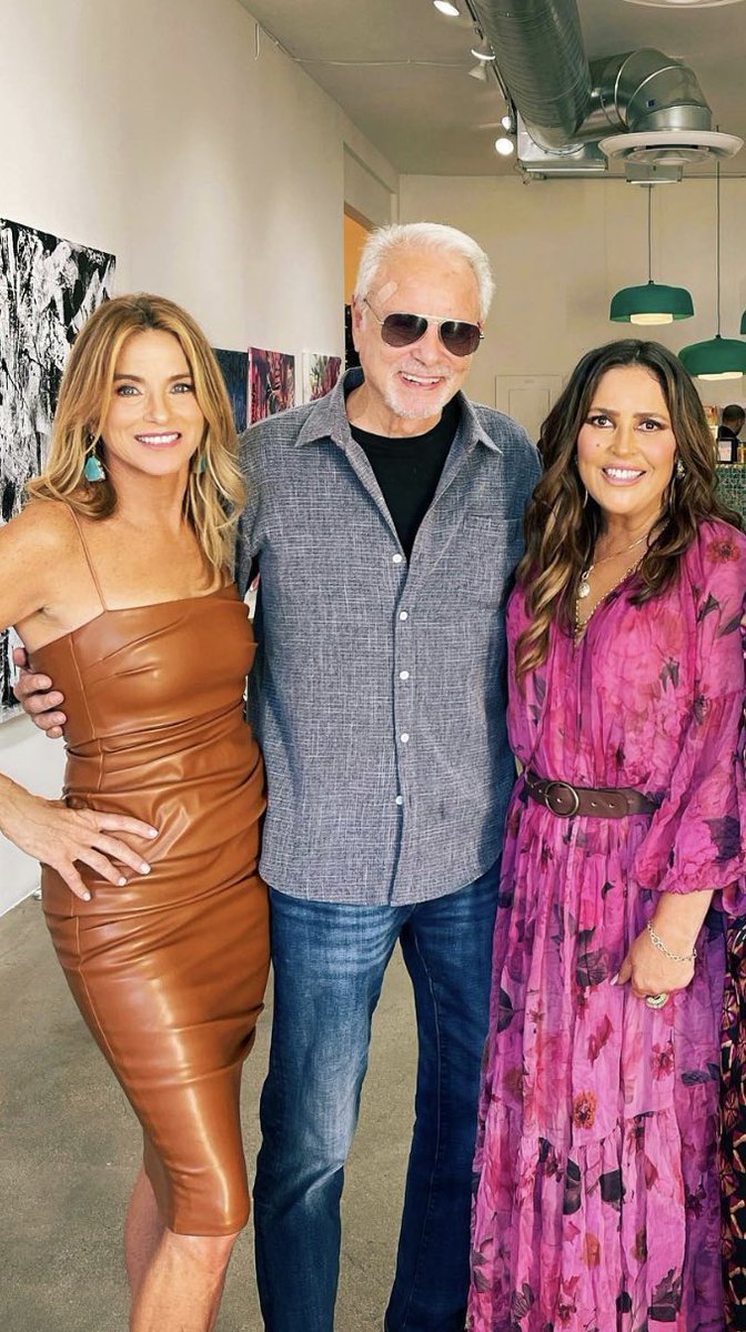 The Three Amigos at The Artist Jillian Barberie’s gallery show! Congrats Jilly.   <a href="/DorothyLucey/">Dorothy Lucey</a> <a href="/askjillian/">Jillian Barberie</a>