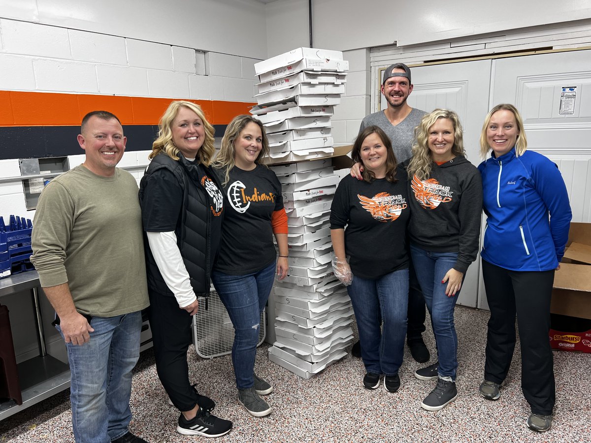 Big shoutout to our volunteers in the concession stand tonight! That’s 35 pizza boxes! Shoutout to Pinnions for the pork chop sandwiches too!