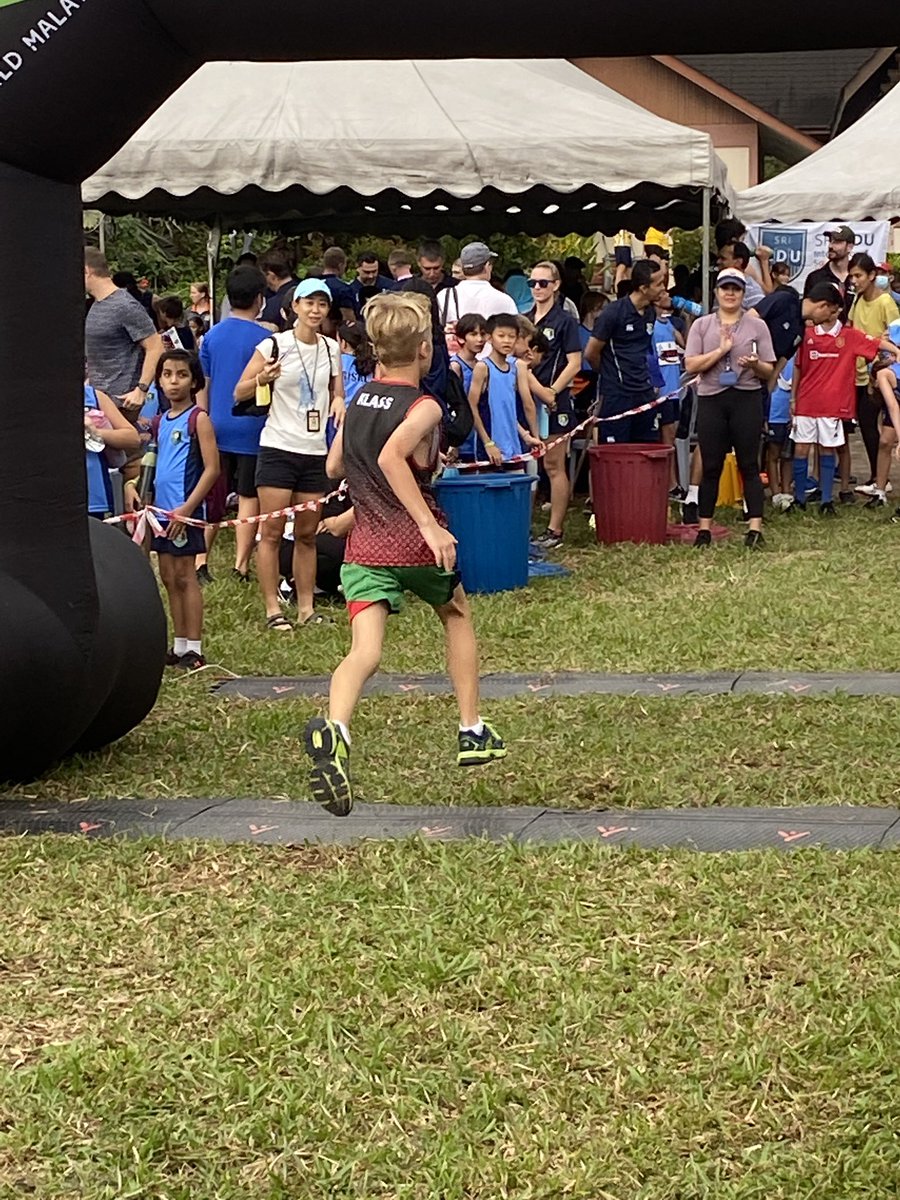 Despite the wet weather the <a href="/AliceSmithSch/">Alice Smith School</a> u9’s - u13’s were able to complete their cross country this morning. Students, parents and staff embracing the rain! 

#WeAreKLASS #KLASSSPort