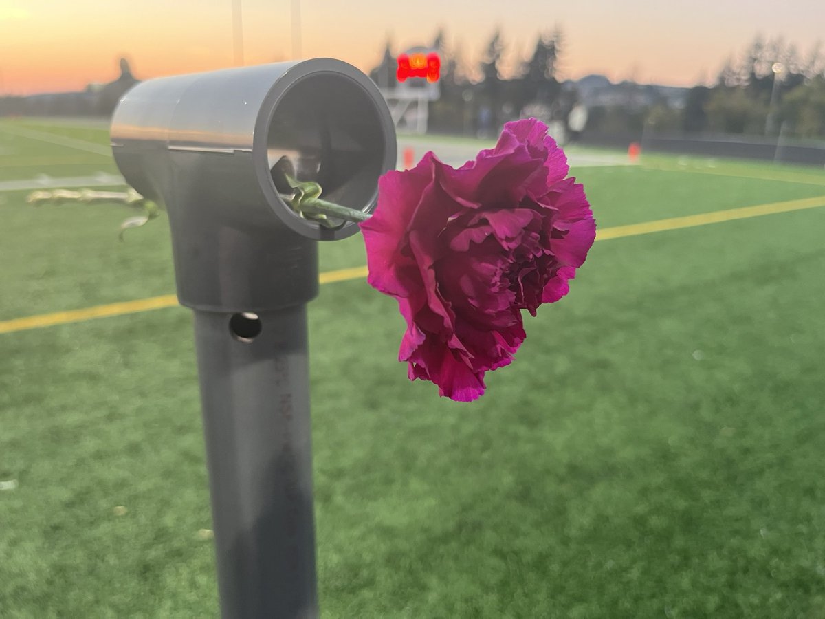 NickKrupke's tweet photo. New neighborhood rivals unite to honor the life of Kamryn Jenkins @adrienn51941384 @clackamas_high as cancer recently stole the life of the 16-year-old junior #KamStrong https://t.co/2B3ere0Hol