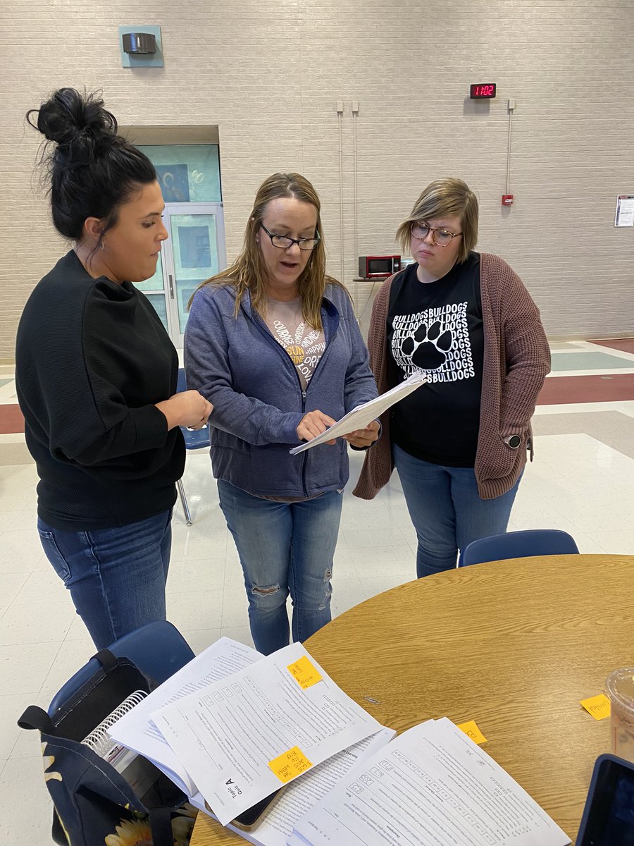 BSIC_BULLDOGS's tweet photo. Teachers collaborated about standards-based grading during our district in-service today! Great conversations and deep thinking about learning standards! @usd457 https://t.co/P9j0JthDRf