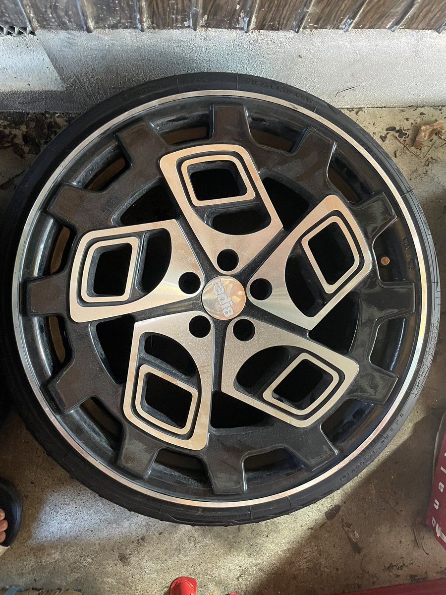 ryoryo_7272's tweet photo. radi8 r8cm9
pcd100 18インチ
8.5j+35
9.5j+35
取りに来てくれるなら80000円❗️
発送なら90000円❗️

拡散お願いします🙇‍♂️ https://t.co/tJO3wa3w3T