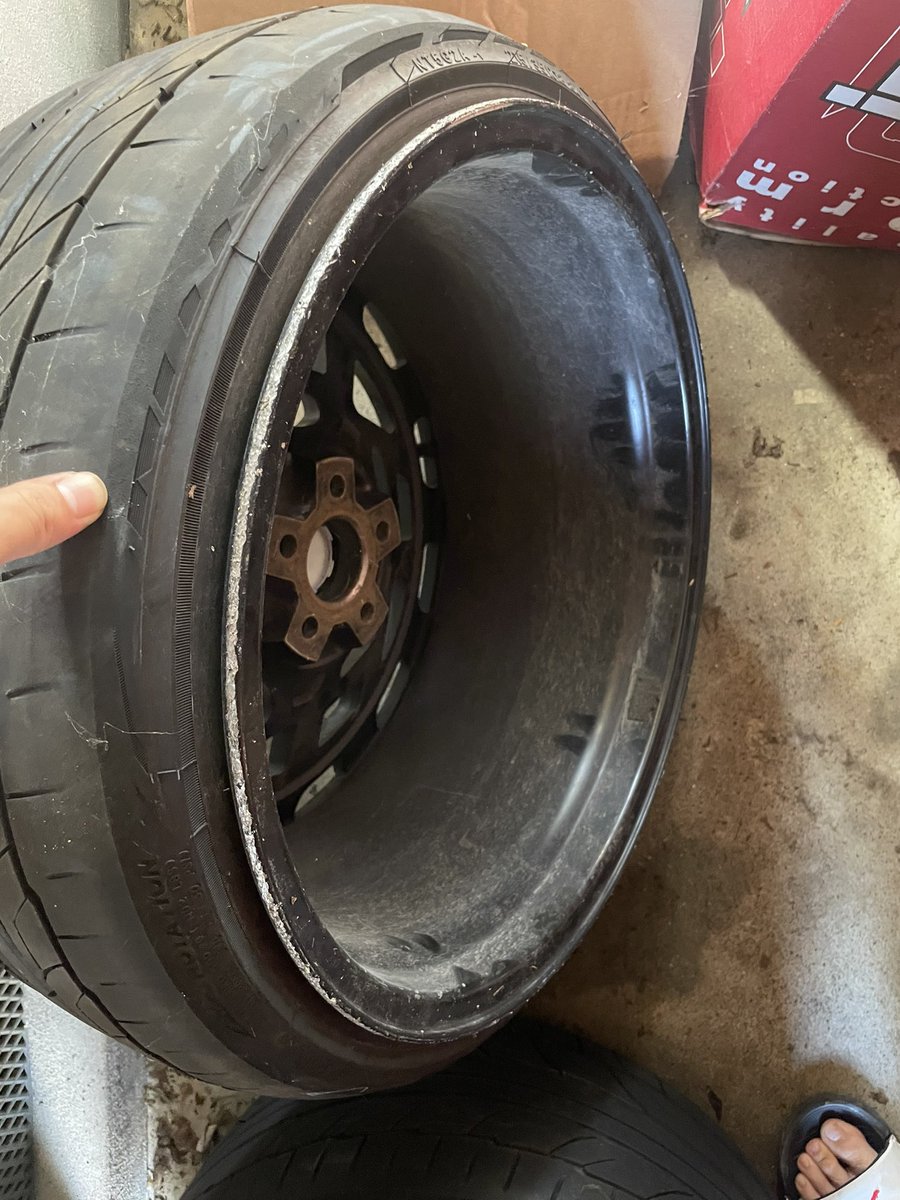 ryoryo_7272's tweet photo. radi8 r8cm9
pcd100 18インチ
8.5j+35
9.5j+35
取りに来てくれるなら80000円❗️
発送なら90000円❗️

拡散お願いします🙇‍♂️ https://t.co/tJO3wa3w3T