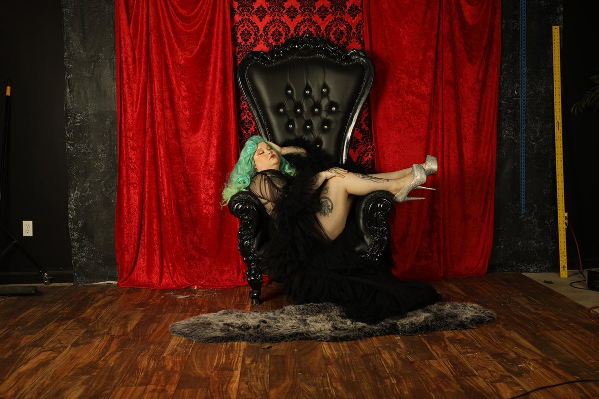 daniturnerr's tweet photo. 🕷Spooky Sexy🥰 https://t.co/8XB4Xcndbv