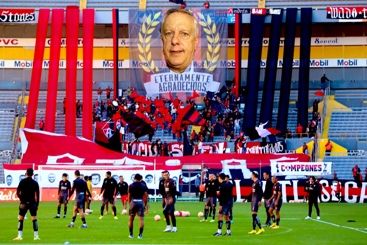 CHIVANEGRA2's tweet photo. Esos #Biladrones si que son agradecidos con @arturobrizioc Atlas la burla de Guadalajara #Ratlas ⚫️🔴 @AtlasFC https://t.co/8cUYdi1cCJ