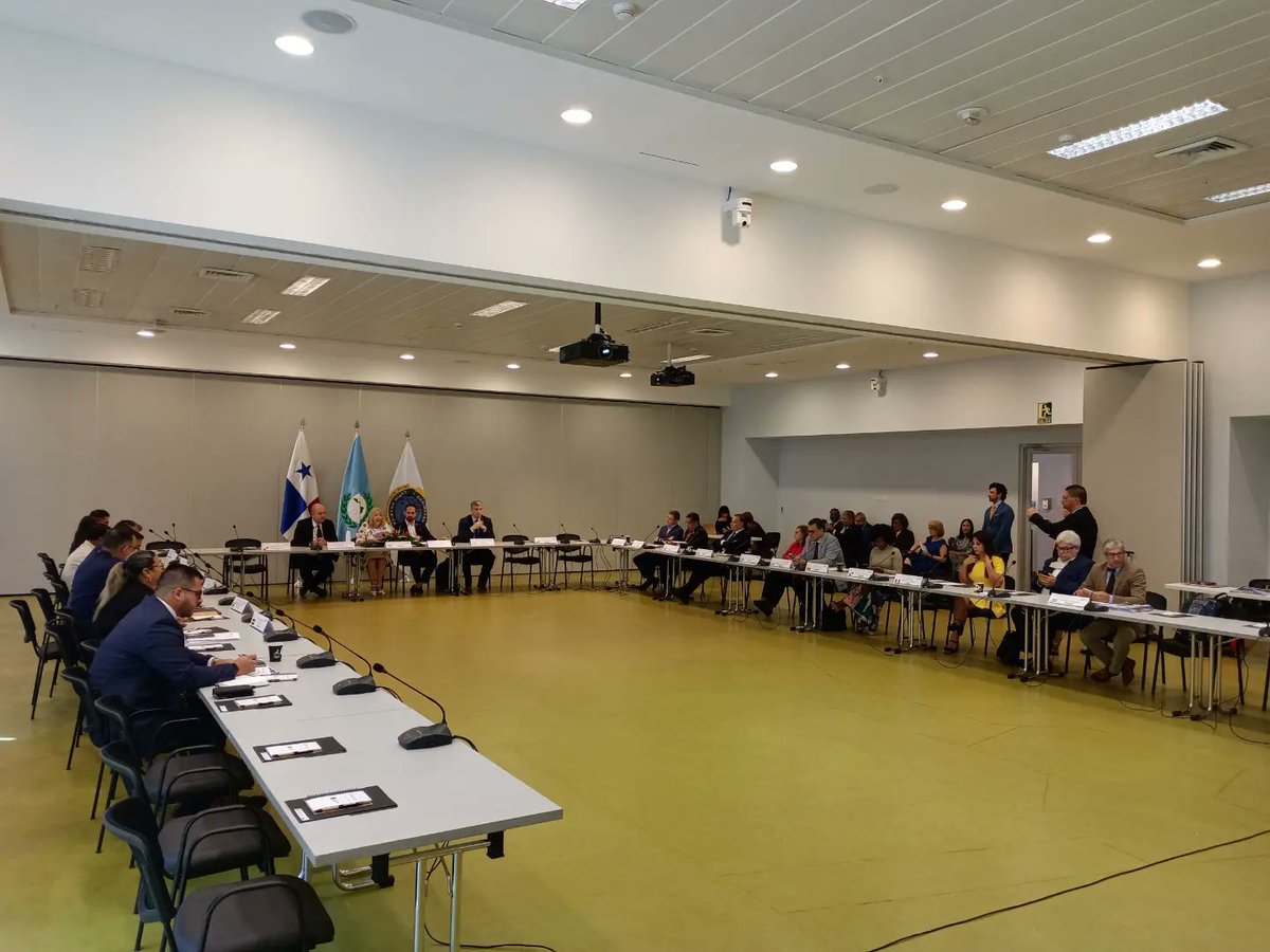 ConapolPMA's tweet photo. Hoy 300922 el presidente de Conapol don Irving Muñóz, participó en la 1a reunión ampliada del CIPP+ del Parlamento latinoamericano con la ponencia: "El abuso de las organizaciones criminales de las cadenas logísticas del comercio internacional". https://t.co/rhedDb8kK7