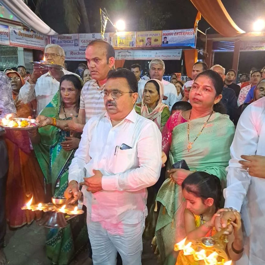 MaganbhaiMaster's tweet photo. પશુ પતિનાથ મંદિર મંડળ જી આઇ ઙી સી અંકલેશ્વર  દ્વારા  આયોજીત ગરબા મહોત્સવમાં માતાજી ની આરતી કરવાનો લ્હાવો મળ્યો .અમારું સન્માન કરવા બદલ મંડળ ના તમામ સભ્યોનો આભાર અને નવલી  નવરાત્રી ની હાર્દિક શુભેચ્છાઓ...જય માતાજી https://t.co/fKOGtXNORg