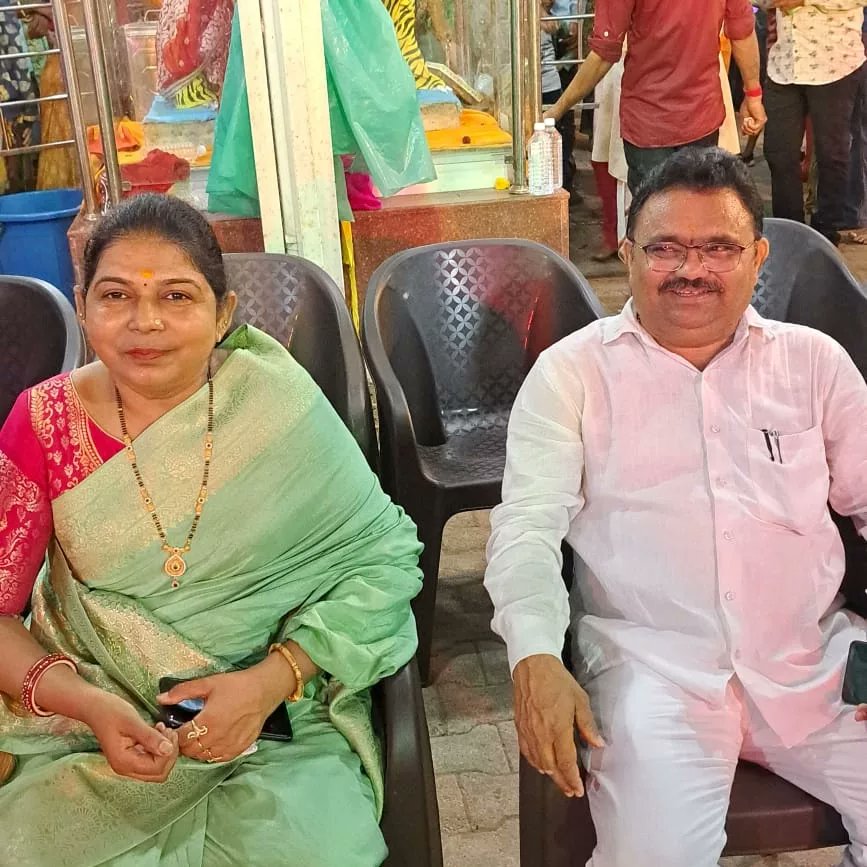 MaganbhaiMaster's tweet photo. પશુ પતિનાથ મંદિર મંડળ જી આઇ ઙી સી અંકલેશ્વર  દ્વારા  આયોજીત ગરબા મહોત્સવમાં માતાજી ની આરતી કરવાનો લ્હાવો મળ્યો .અમારું સન્માન કરવા બદલ મંડળ ના તમામ સભ્યોનો આભાર અને નવલી  નવરાત્રી ની હાર્દિક શુભેચ્છાઓ...જય માતાજી https://t.co/fKOGtXNORg