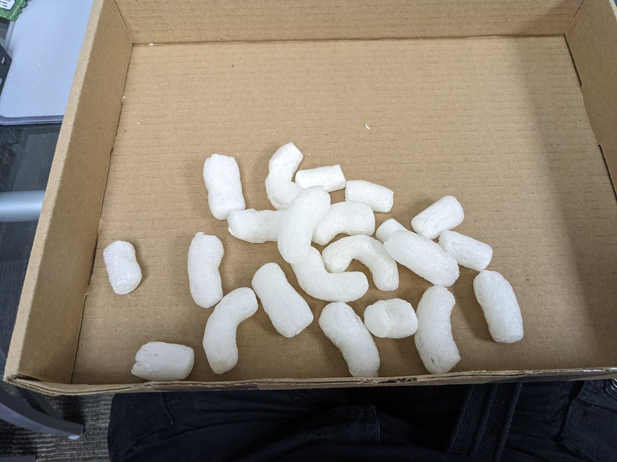 DataIdeasLLC's tweet photo. @StormyCloudInc @ccatsss If I had my choice. I would rather these. If go over the evils.
Granted, nothing matches the actual original packaging. https://t.co/vd3LLB9Oor