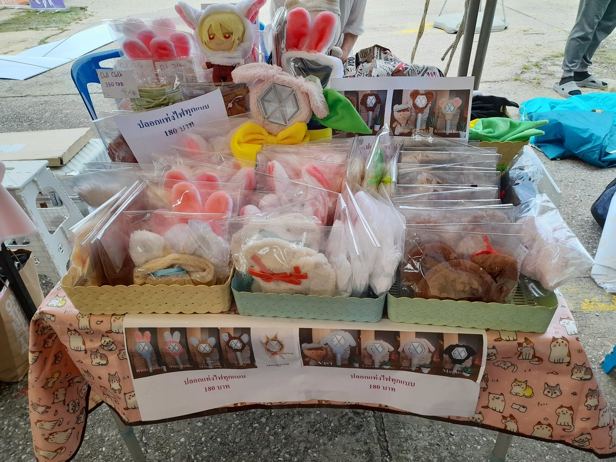 Gwiyeoun_gwi's tweet image. ร้านขายปลอกแท่งไฟอยู่ข้างๆร้าน @Thingsbox_ ค้า แวะมาซื้อกันได้น้า #BESTOFBEST_BKK