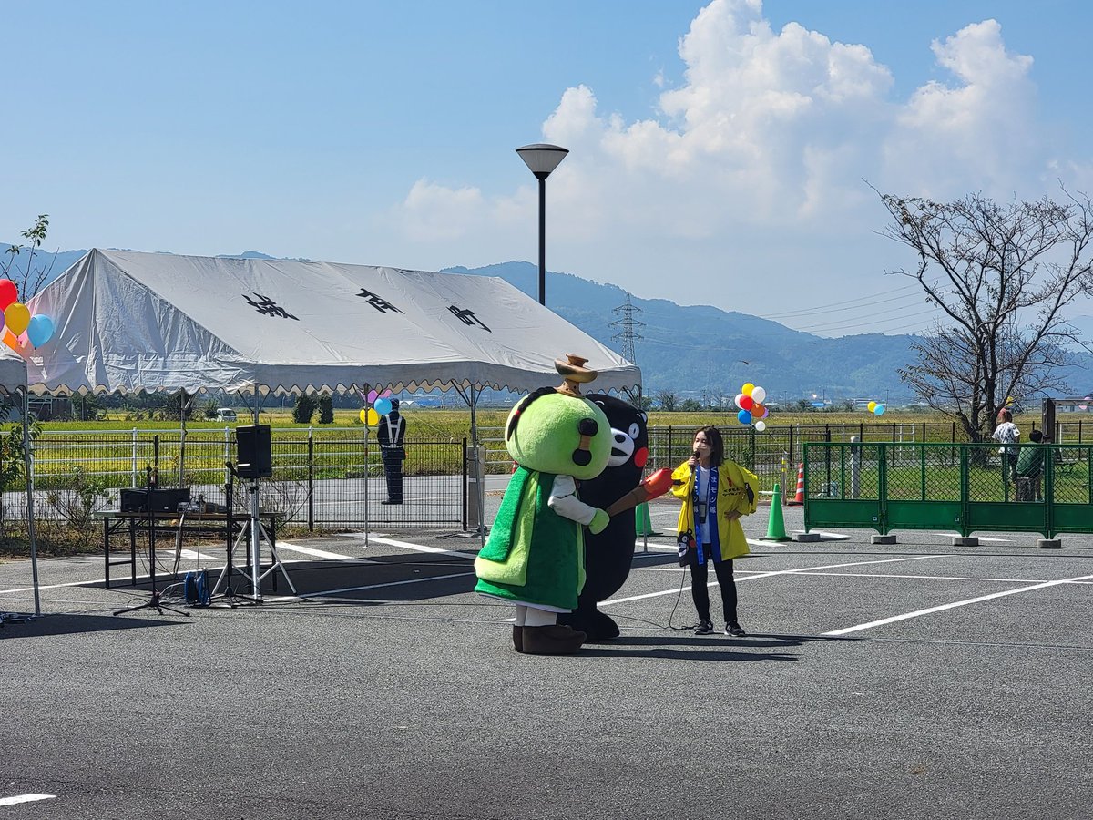 farm_postouen's tweet photo. 今日はファームポストに投稿があった火の君マルシェさんにお邪魔しました!!
今日と明日はイベントがあってるみたいです!
1000円以上のガラポン何が当たるかな??
くまモンも見ましたよ!
#火の君マルシェ
#物産館
#8周年
#直売所
#新鮮野菜
#直売所アプリ
#ファームポスト
#FarmPost
#店舗投稿 https://t.co/irndlLEUZT