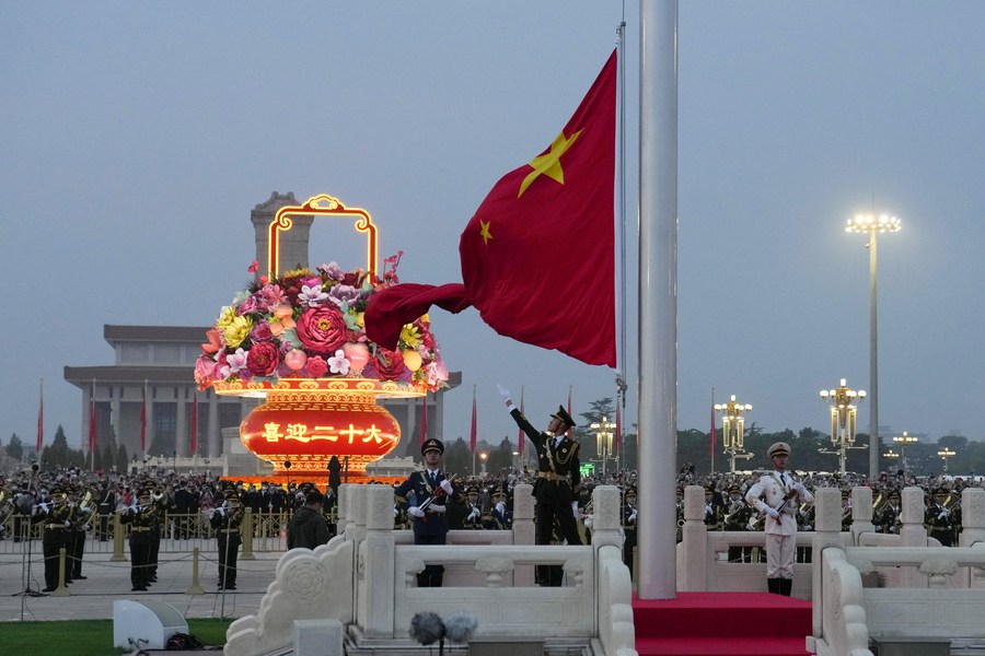 XHNews's tweet photo. A flag-raising ceremony to celebrate the 73rd anniversary of the founding of the People's Republic of China is held at the Tian'anmen Square in Beijing, capital of China. Click for more pics: https://t.co/vuO7CcTlx3 https://t.co/QYRrCZb4vU