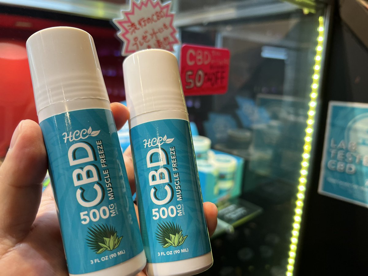 KT_fullmoon's tweet photo. ただいま 50% off セール中！
CBD マッスル フリーズ
CBD配合 メントール+アロエのロールオンタイプ💪
スーッと気持ちいいです‼️

🗣禁煙 減煙にVAPE❣️

VAPE SHOP フルムーン
大阪府堺市堺区大浜南町2-2-8
https://t.co/G1wQ2gnWeC

#大阪 #vape 
#ベイプショップ
#フルムーン
#ふるむん https://t.co/Y8xESorTck