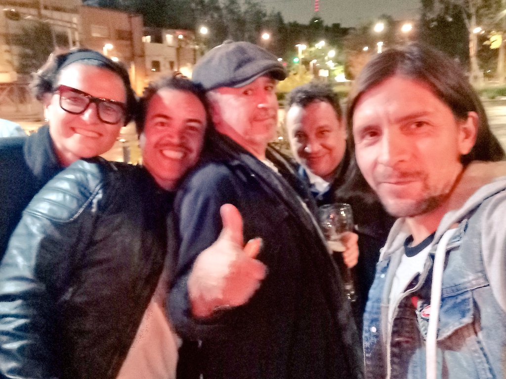 Foto histórica (al menos para mi) con muy grandes y admirados colegas. <a href="/raymacaricatura/">Rayma</a> <a href="/FloresManjarrez/">Manjarrez</a> <a href="/AngelBoligan/">Angel Boligan</a> <a href="/ChubascoToons/">Chubasco.toons</a> y el que tuitea, su seguro servidorts.