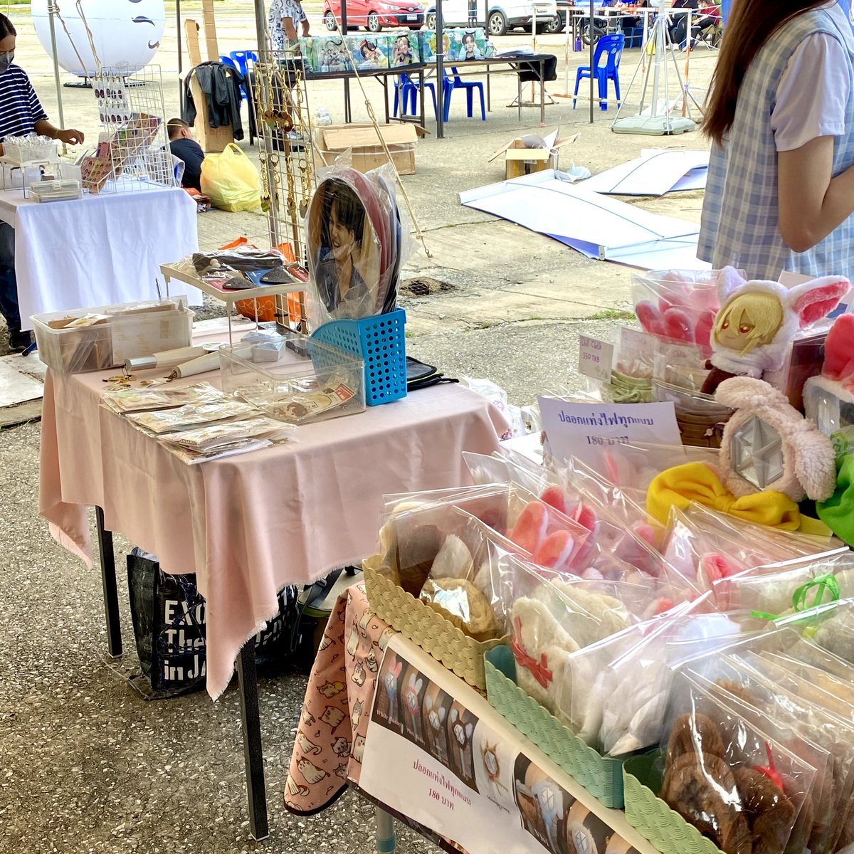 Thingsbox_'s tweet photo. Thinngsbox and my neighbor @Gwiyeoun_gwi มาอุดหนุนกันได้นะคะ💖
#BESTOFBEST_BKK #ตลาดนัดexo https://t.co/vKhKwvRm59