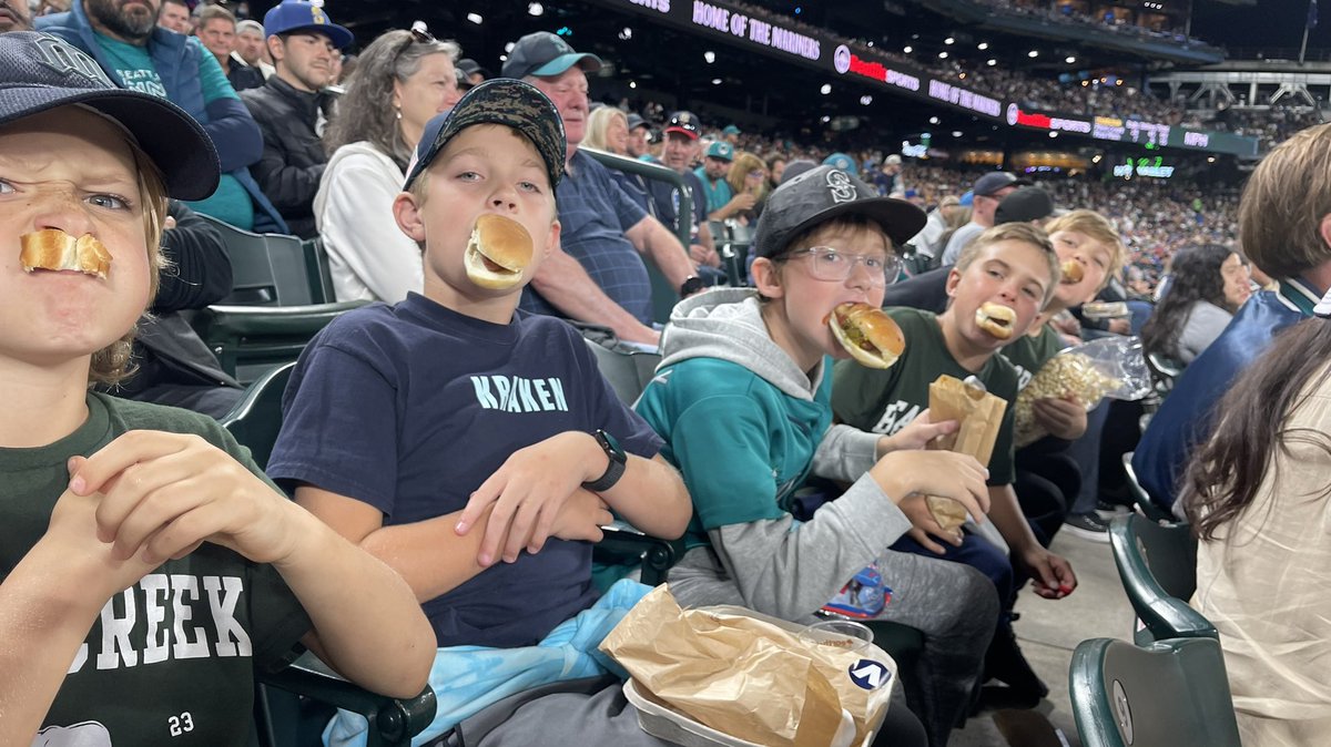 TLButton's tweet photo. Hot dog face for TBCS 5th boys.  Clinch those playoffs, Ms!  #SeaUsRise #SeattleMariners https://t.co/0zn6SkN3qf