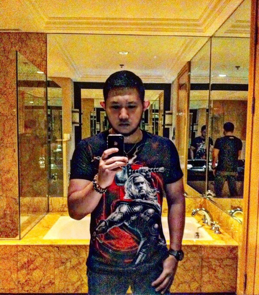 Ternyata memang setiap org pernah ada masanya foto di toilet 😂