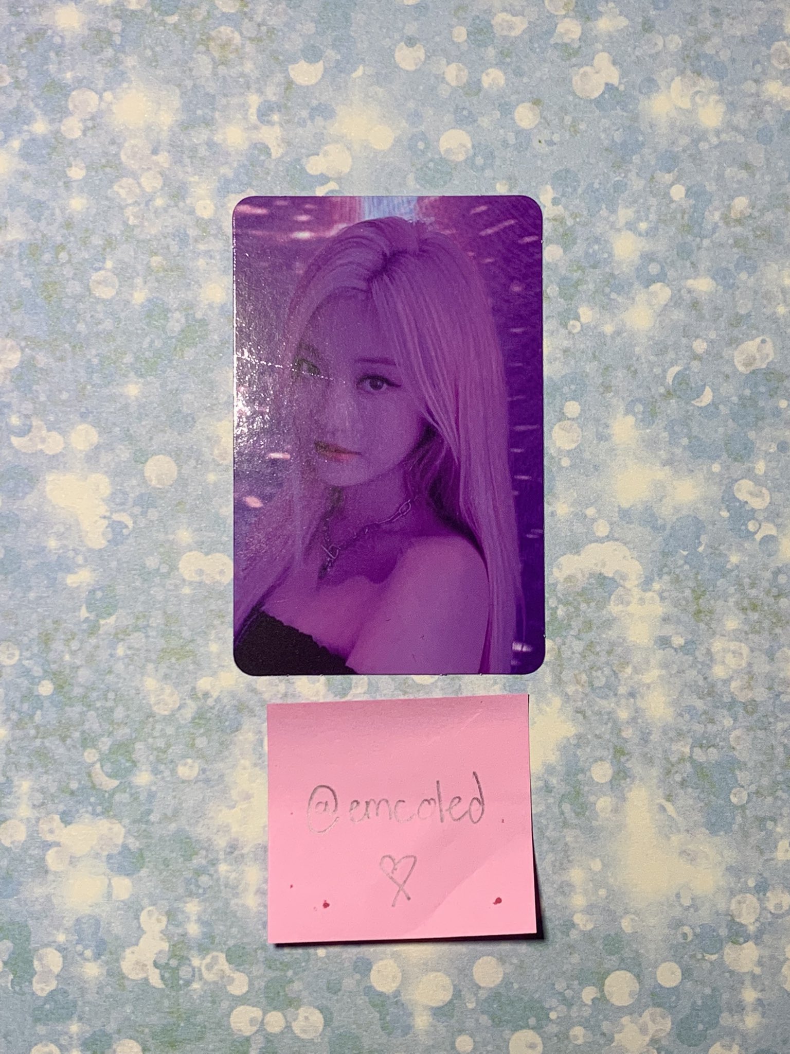 selling-kpop-photocards-emcoled-twitter