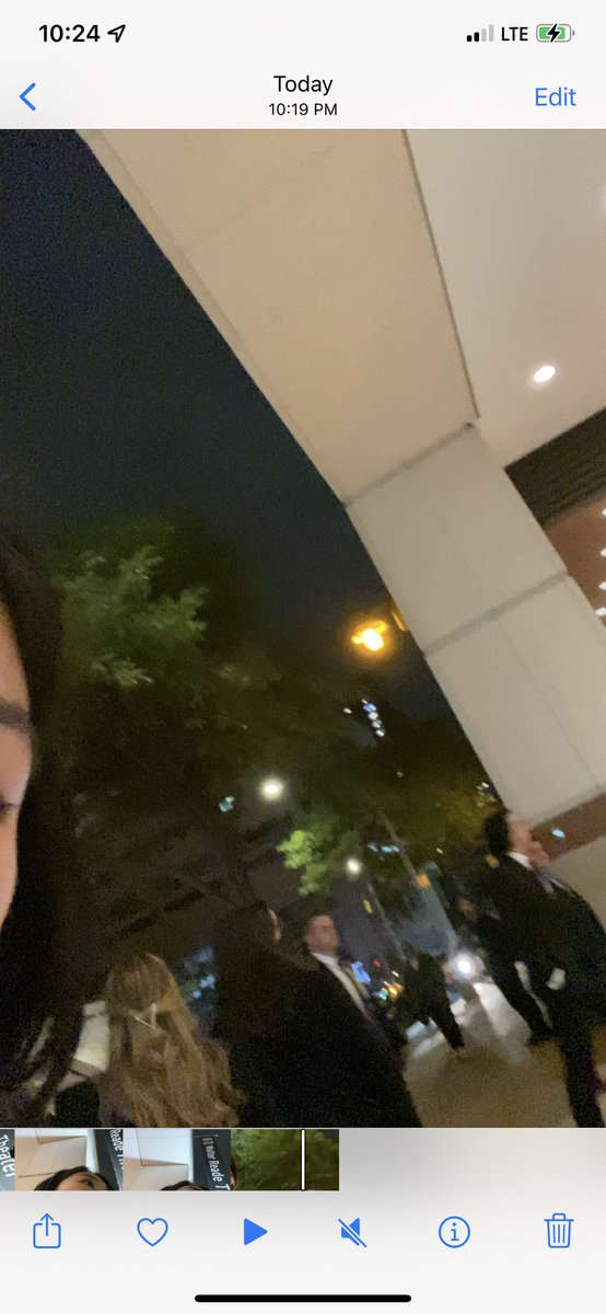 adamjojidriver's tweet photo. shoutout to the nice people who told me where he’d exit and enter 🥹 #nyff60 #adamdriver https://t.co/oVtKFLesSm