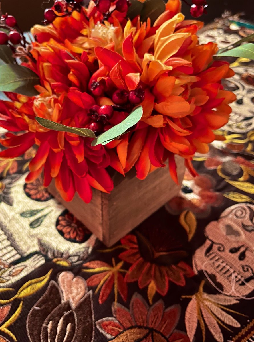 _HannahDale_'s tweet photo. First Halloween in my new home🧟‍♀️🎃✨ https://t.co/PxvfpHxn8Y