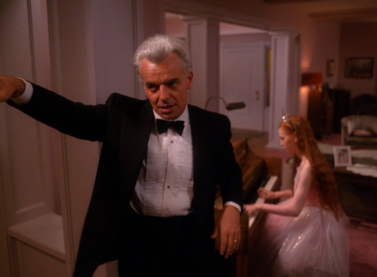 choppingwoodpod's tweet photo. On this day in 1990 in Twin Peaks https://t.co/qj3R1JFMxc