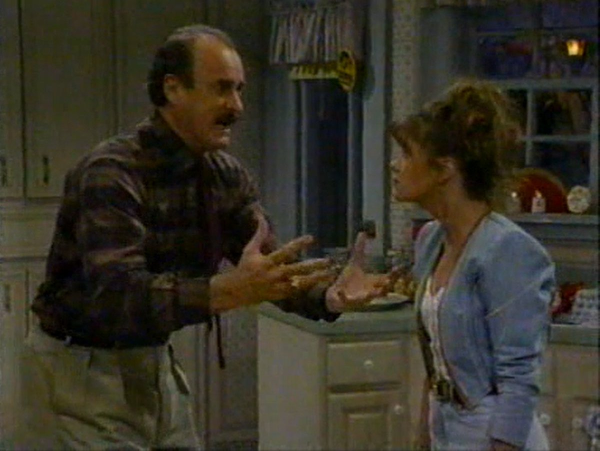 televisionaryZW's tweet photo. 9289. #DrexellsClass "Driving Drexell Crazy" - New opening credits &amp; theme song 8 eps in? Interesting. Also got a more rowdy audience. I smell retooling. More signs: this ep focuses on his home life in a way that the show hasn't outside the pilot. Middling. (C+) https://t.co/5d34XsExHx