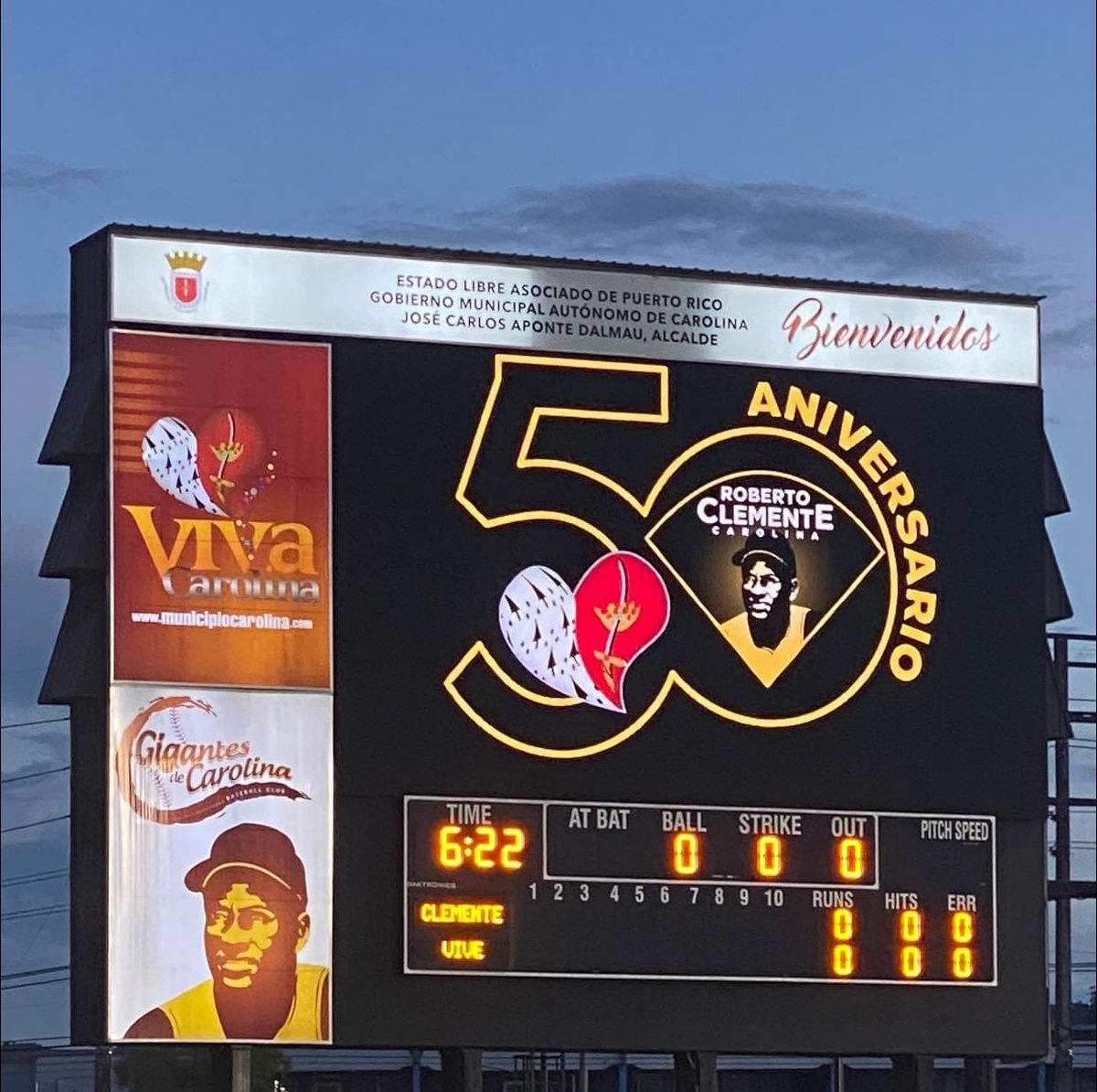 Copywritingby's tweet photo. Conmemorando el aniversario #50 años del hit #3000 de nuestro Tío Momen, nuestro astro boricua del béisbol.
#YoSoyDeAqui 🥰 #Carolina
#robertoclemente #Hit3000 #21 #OrgulloBoricua #Aniversario50 🇵🇷🖤💛⚾️ https://t.co/TBjiwkbeX2