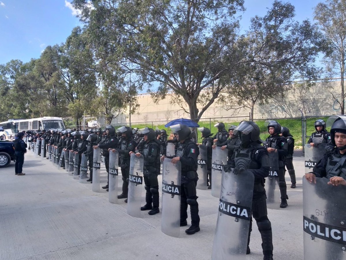 SSC_Pue's tweet photo. #Entérate 🗣️ | Previo al partido a disputarse esta noche en el #EstadioCuauhtémoc 🏟️, implementamos diversos operativos para salvaguardar a las y los asistentes.
🐕🦺 Grupo K9.
🚔 Tránsito Municipal.
👮 Policía Municipal Preventiva.
👩🚒 Protección Civil.
#ContigYConRumbo ➡️ https://t.co/6kJeq3Fg0m