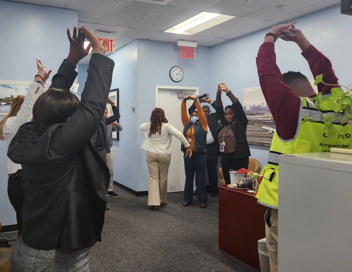 PM Customer Service - Team Stretch, at the 1500 Briefing! Got a little taste of CS life today- Thank you, Sebastian, for sharing your time and world with me! #United #BeingUnited #UAEWRAO @AOSafetyUAL @EWR_AO_Safety