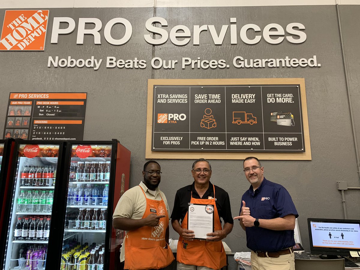 Today we Celebrate Richard at 0586 for providing Excellent Customer Service and continuing to find solutions towards growing Pro Accounts. Congratulations on receiving this Vice President Graduation Award! Thank you Richard!