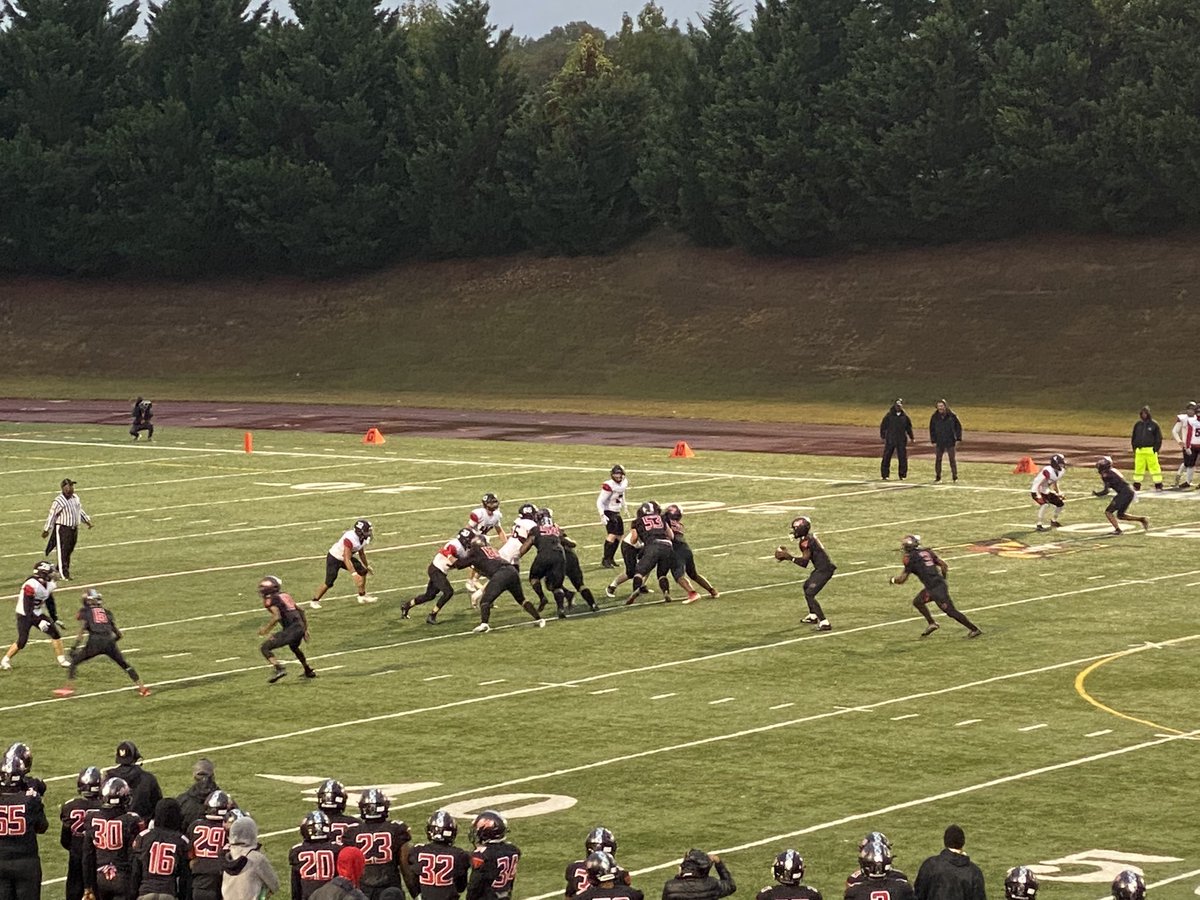 EvansCCPS's tweet photo. It might be rainy but it’s still Friday Night Lights at North Point. It’s Homecoming! Let’s go Eagles! Let’s go AJ! #LetsGo60! #Homecoming2022 #NPNation #classof2024 https://t.co/FZfAh2uQn7