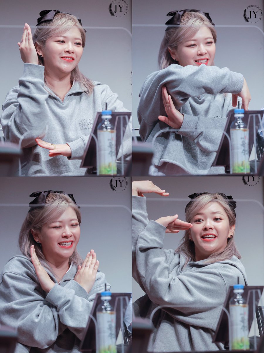 myjeongarchives's tweet photo. L.O.V.E with jeongyeon https://t.co/ELfs8nczJj