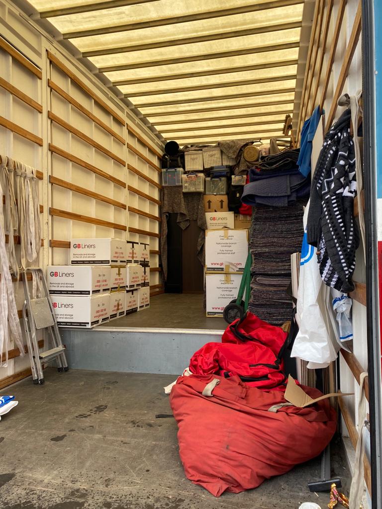 marc_parry's tweet photo. @gbliners Thank you Mark, Dave and the whole team for such extraordinary service and looking after us so well. Mark turned a stressful few days into a pleasure, treating our stuff as if it was his own, keeping us calm and smiling throughout, he deserves a raise! https://t.co/lv3KceuRoE