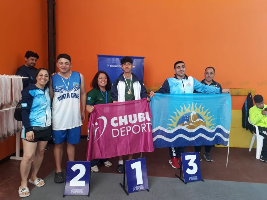 _SantaCruzAr's tweet photo. Juegos #ParaEpade y #ParaAraucanía: La natación santacruceña trae medallas de oro, plata y bronce; en distintas categorías y estilos. ¡Felicitaciones! 🏊‍♀️🏊🏅

@DesarrolloSC 
 🔗 https://t.co/X1BIFfgmI0 https://t.co/vJVNyBndCB