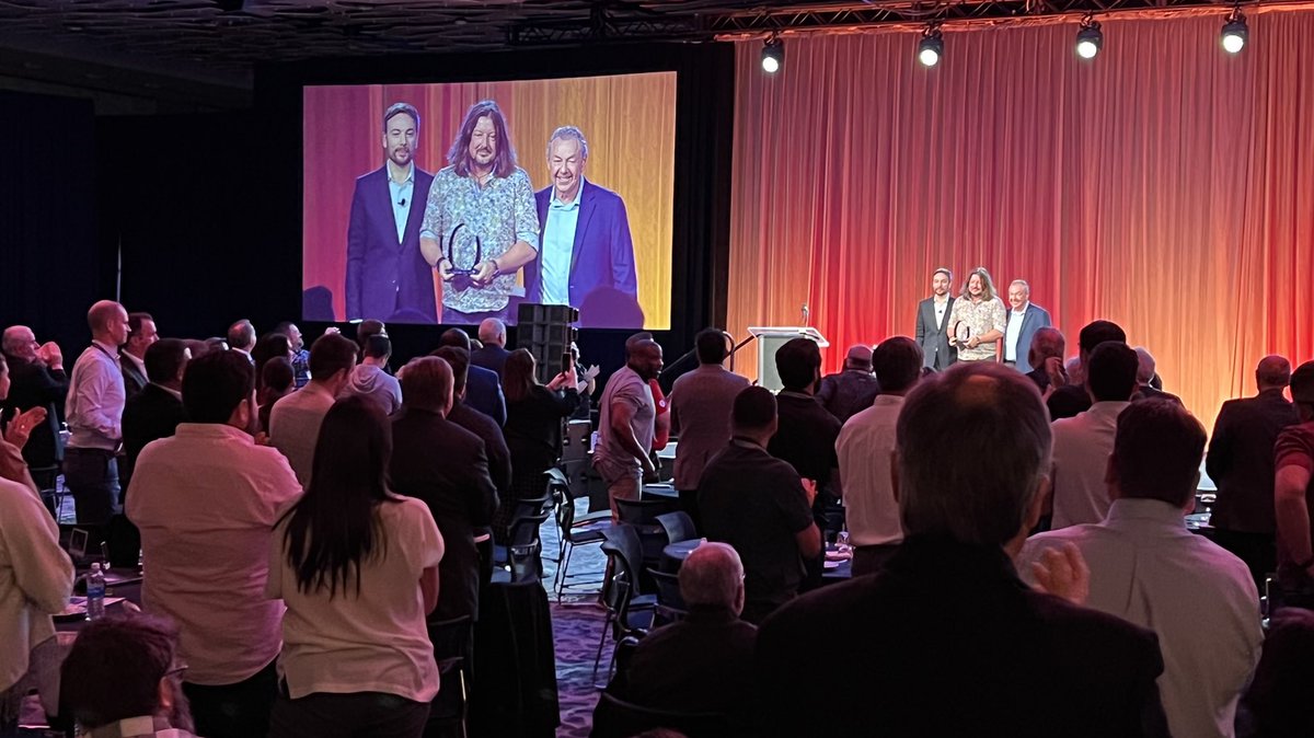 CEDIAWendy's tweet photo. Well deserved standing ovation for @getmoregadgets CEDIA Fellow 2022 👏 👏 #cedia #cediaawards https://t.co/PzU7WSrHnv
