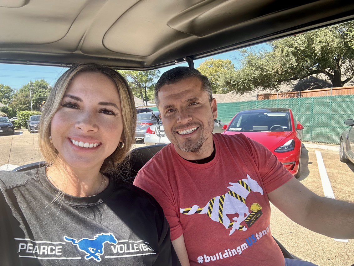 brenda_kyani's tweet photo. Grateful for amazing admin like @MrLopezRISD. Thanks for making my Friday a little bit easier & more fun! 📣 #TweetItOut #RISDbelives #BuildingmUStangs https://t.co/0yAZp4xBOV