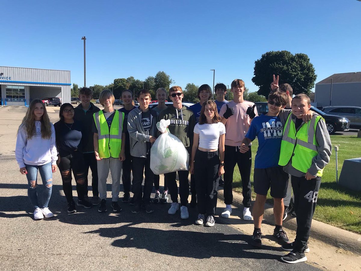 MTackmann's tweet photo. So proud of my NHS students and our fall athletic teams who did the Adopt a Highway on Thursday. https://t.co/rA82H1Y6Vb